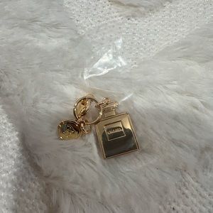CHANEL BEAUTY 2023 COLLECTIBLE GOLD PLATED CHARMS WITH CLASP/HTF/BN/LIMITED